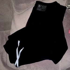 Used like new. Black Figs scrub set. Pants size L and scrub top XL.